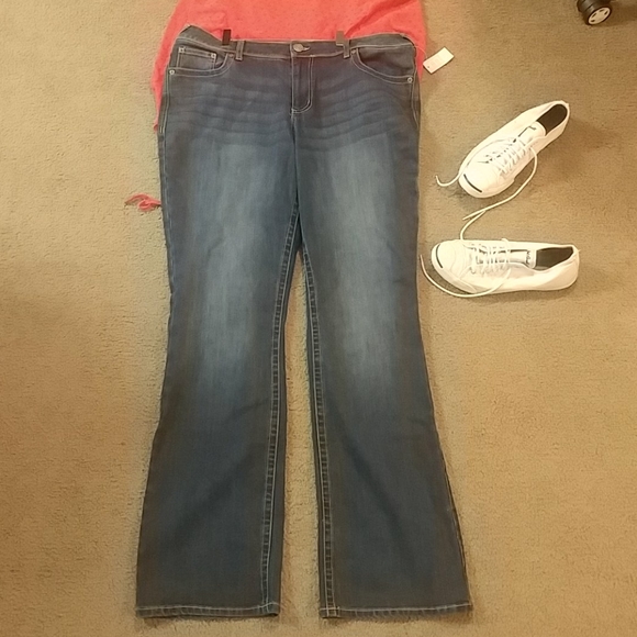 Maurices jeans - Picture 1 of 5